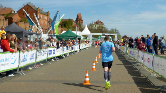 Tangerm&uuml;nder Elbdeichmarathon 
